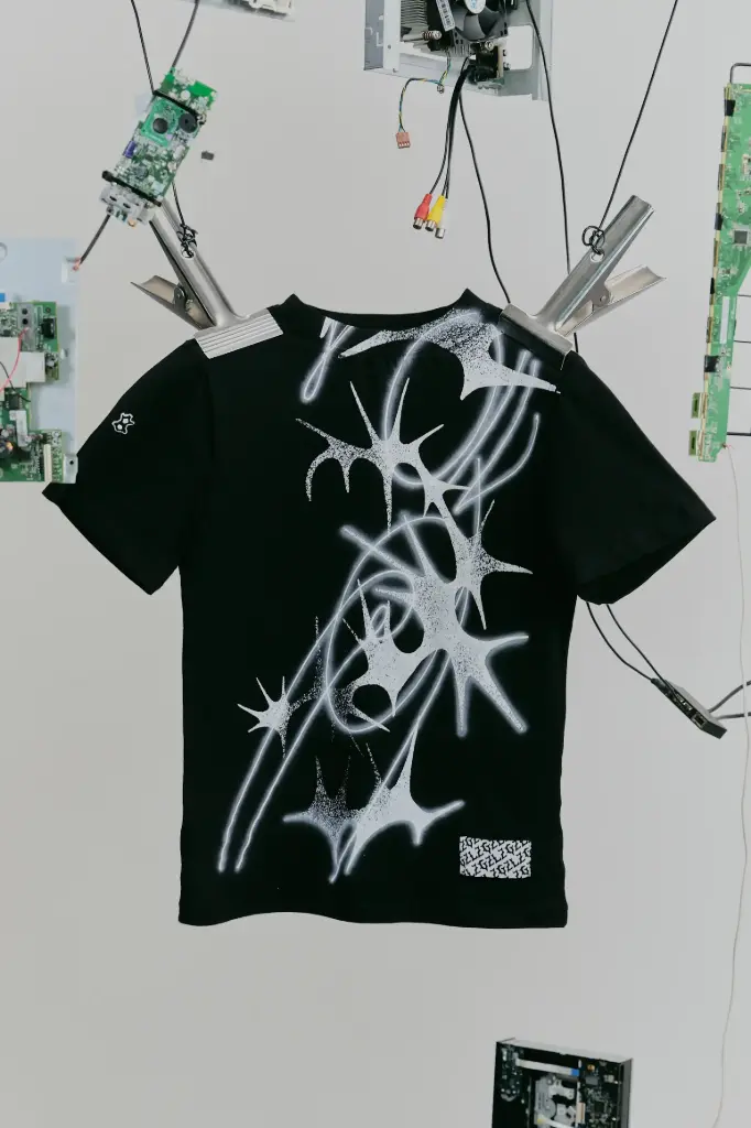 VOLT BABY TEE BLACK